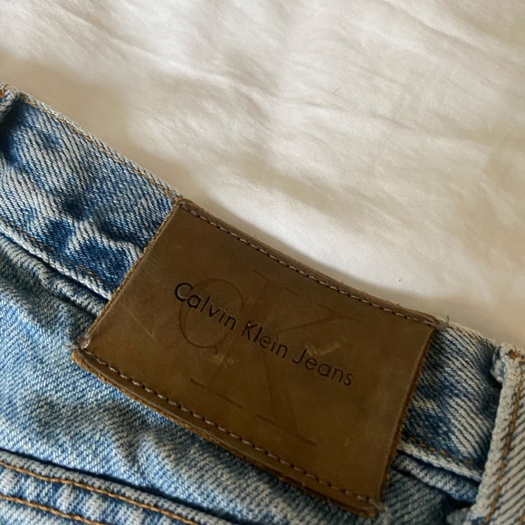 Calvin Klein Vintage Jean Shorts - size 4 - Picture 3 of 4
